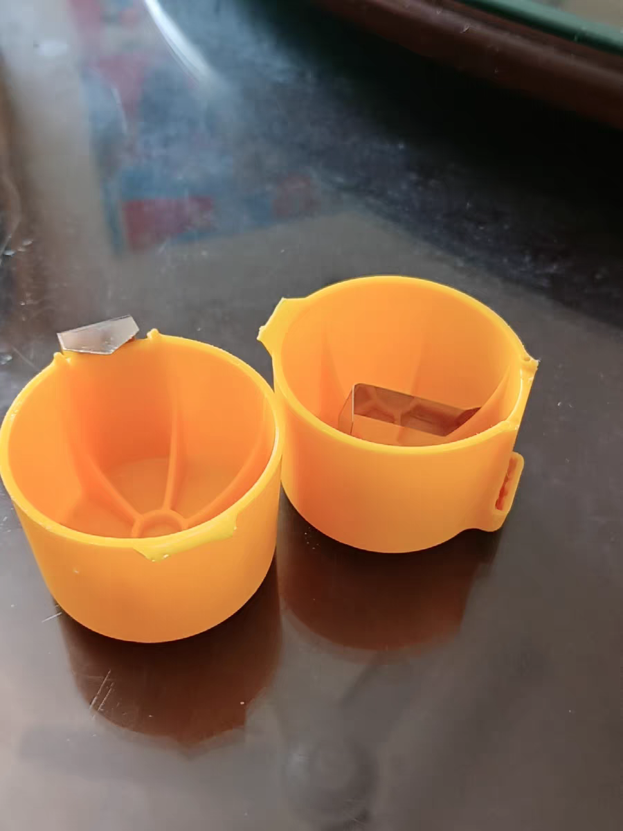 Egg Shell Opener 🍳 Portable Kitchen Baking Tool No-Mess Egg Cracker