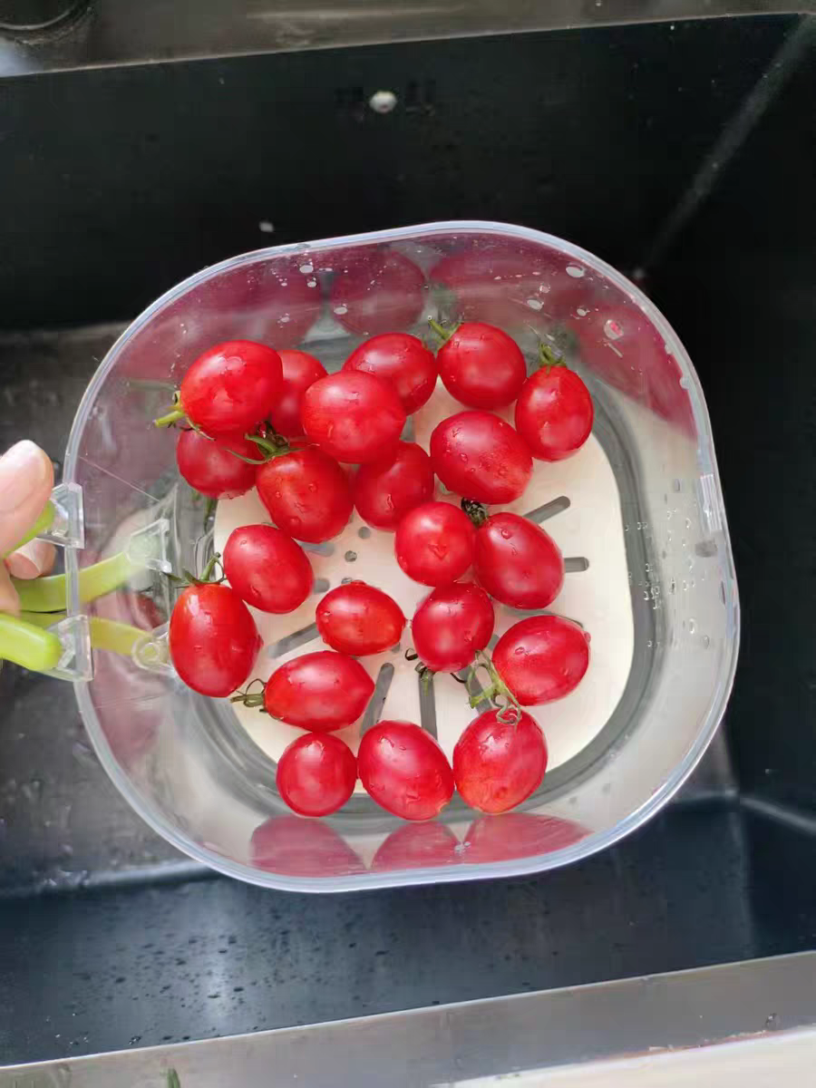 2025 New Faucet Sink Drain Basket 🍇 Kitchen Fruit Veggie Strainer