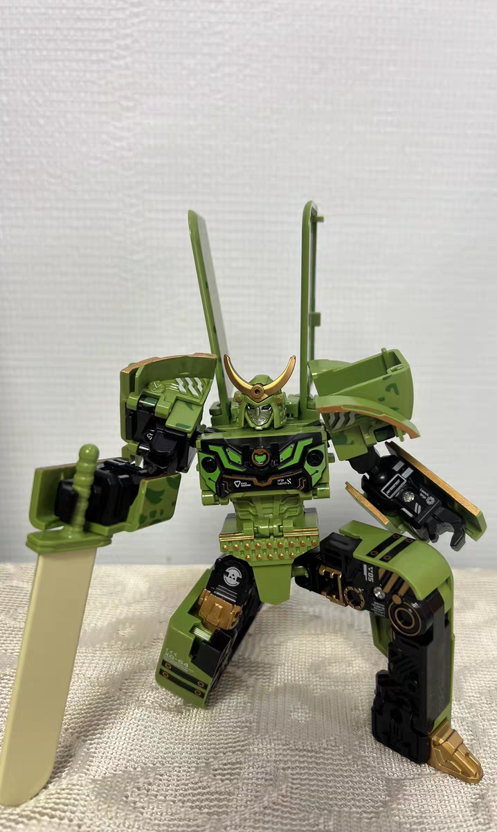 Transforming Ice Cream Robot 🍦 Kids Creative Mecha Warrior Toy Model