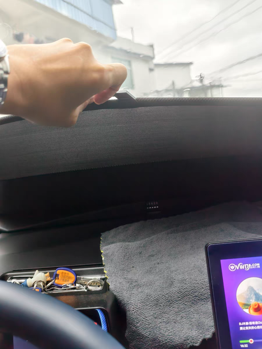 Automatic Car Sunshade Front Windshield ☀️ UV Protection Retractable Shade