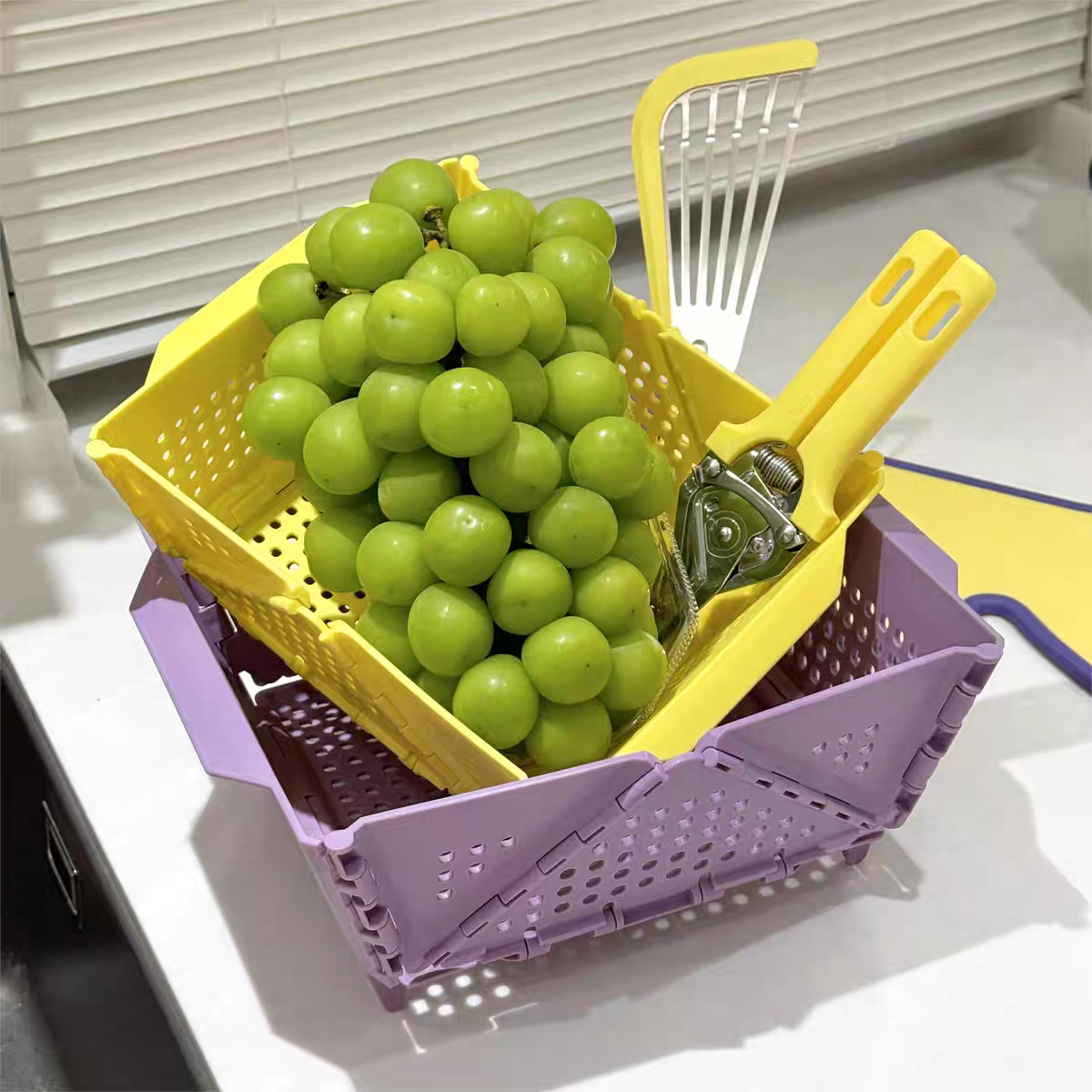 Collapsible Sink Strainer Basket  Foldable Kitchen Wash Basin & Fruit Drainer