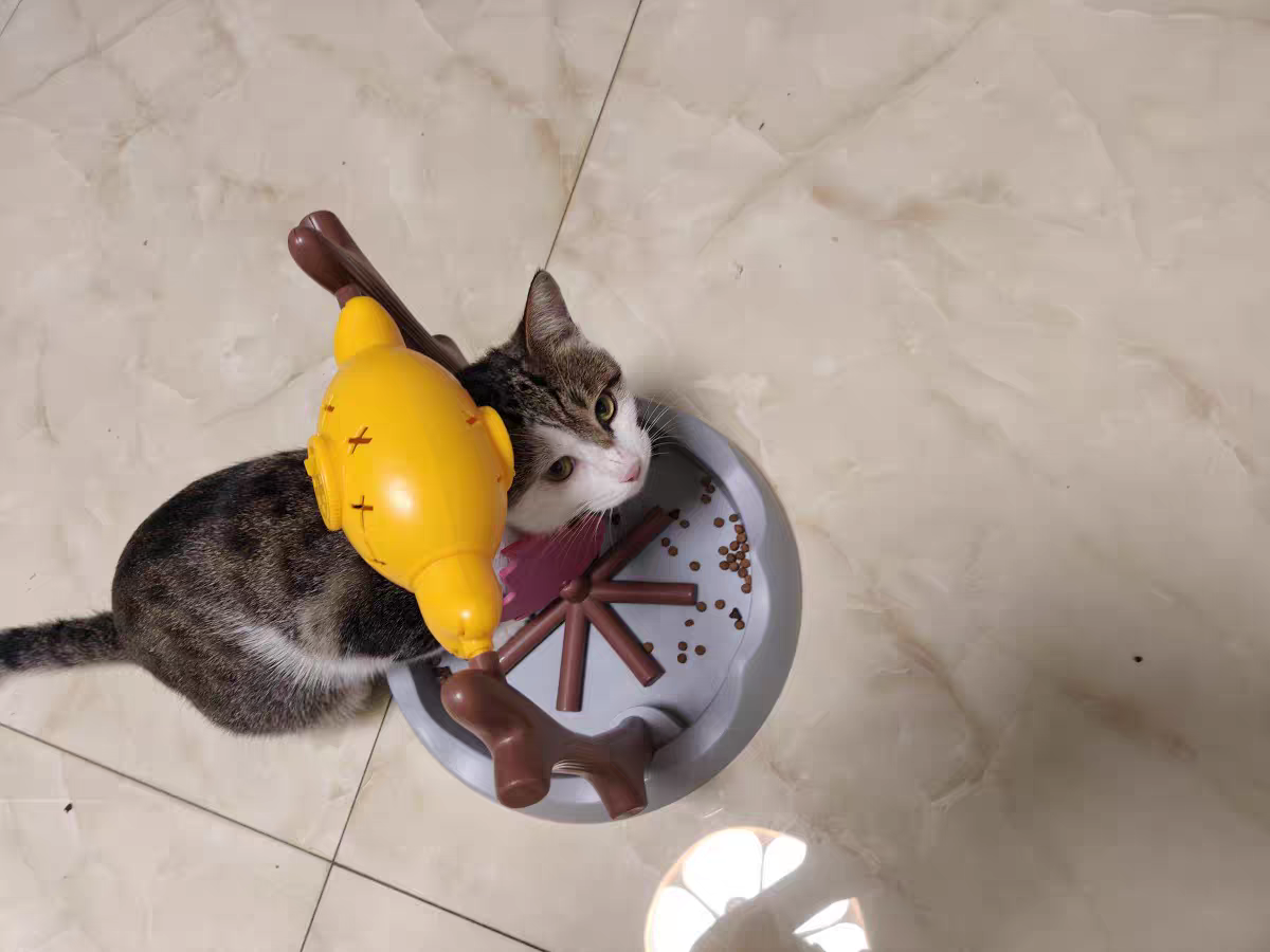 Cat Interactive Treat Toy 🐾 Rolling Feeder Puzzle Pet Self-Play Fun