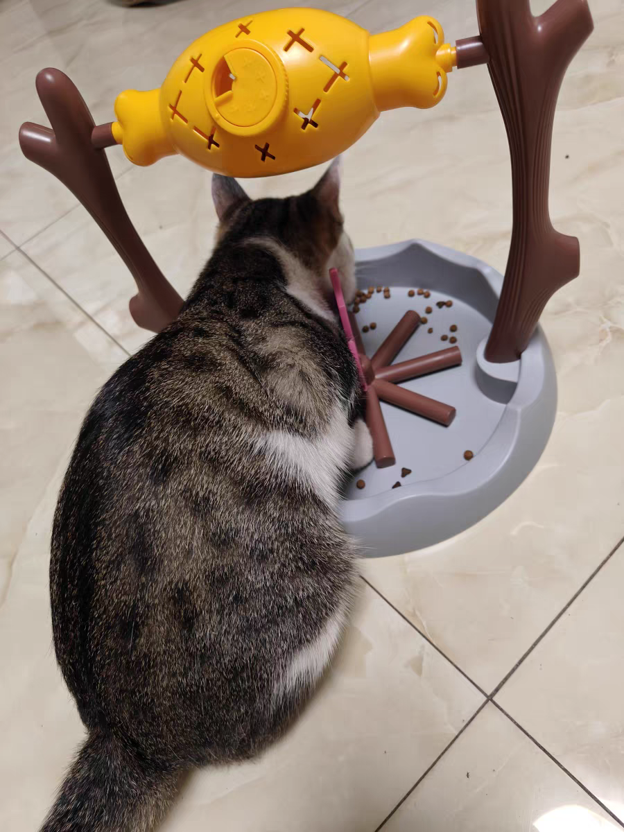 Cat Interactive Treat Toy 🐾 Rolling Feeder Puzzle Pet Self-Play Fun