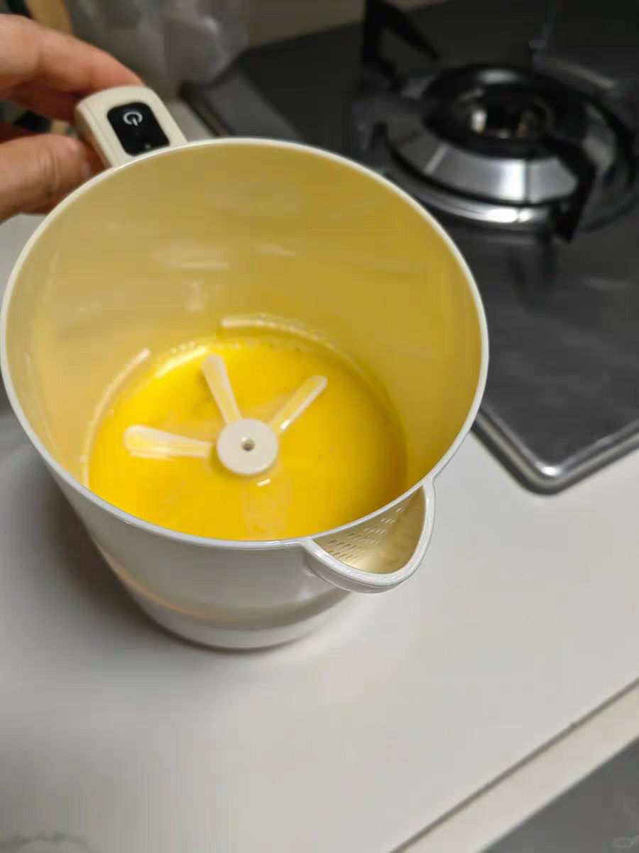 Electric Egg Beater 🥚 Mini Automatic Mixer Cup with Filter – Kitchen Gadget