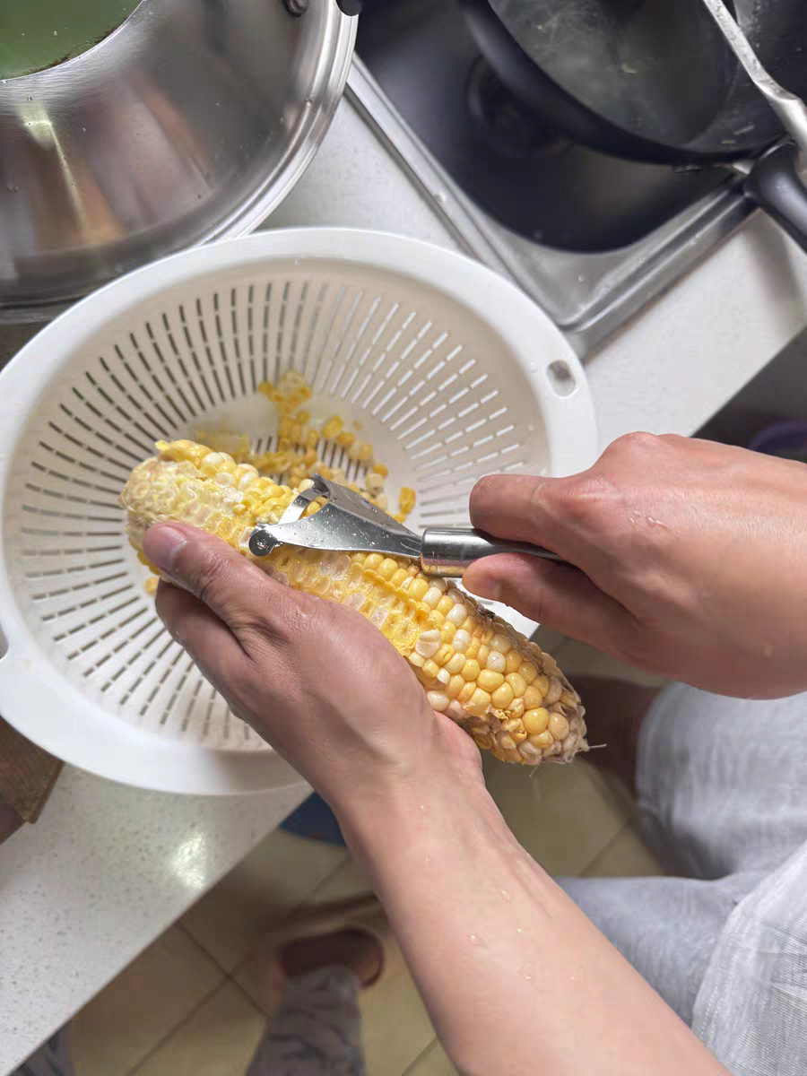 Stainless Steel Corn Stripper 🌽 Easy Kernel Remover Kitchen Tool