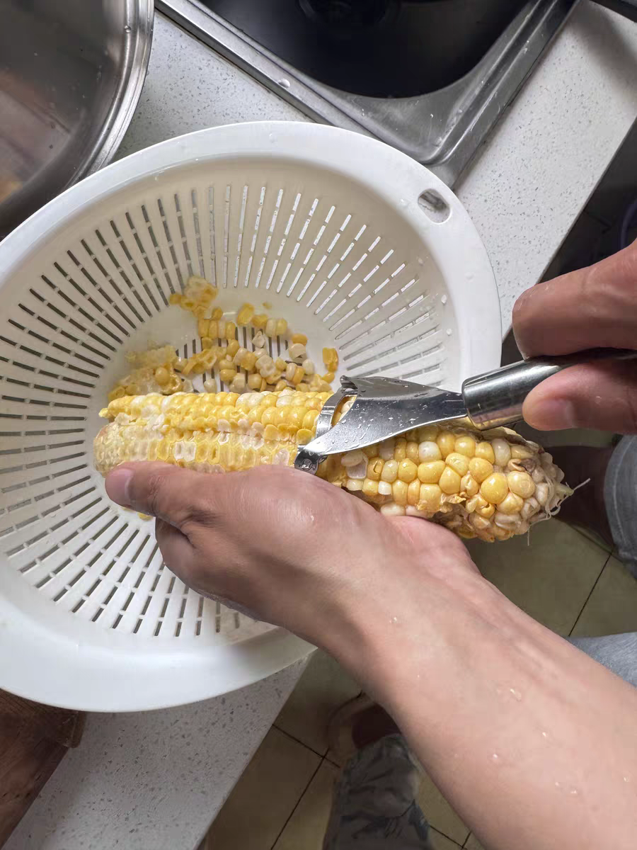 Stainless Steel Corn Stripper 🌽 Easy Kernel Remover Kitchen Tool