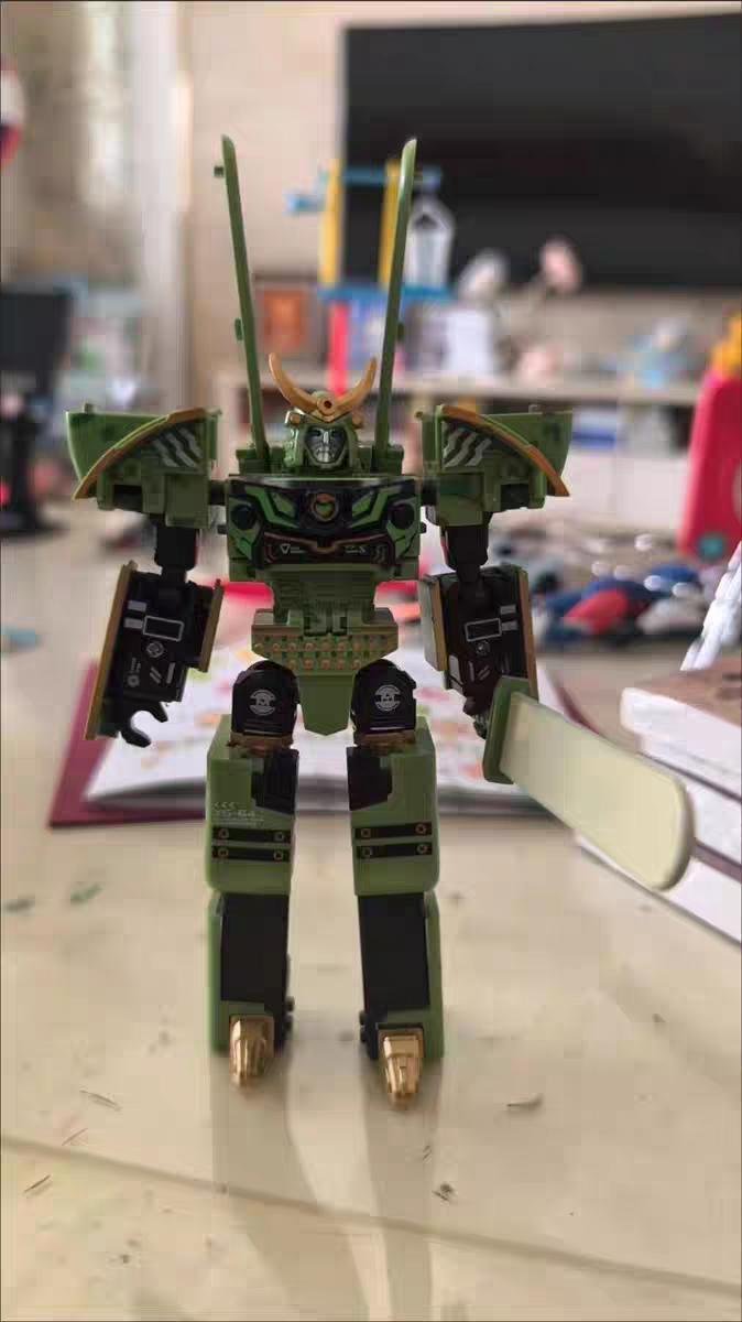 Transforming Ice Cream Robot 🍦 Kids Creative Mecha Warrior Toy Model