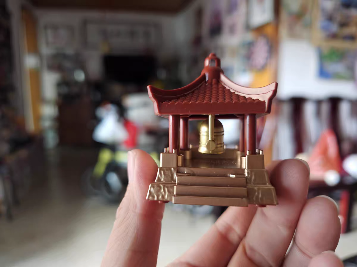 Mini Gong Toy ⛩️ Stress Relief Keychain Bell Creative Desk Decoration