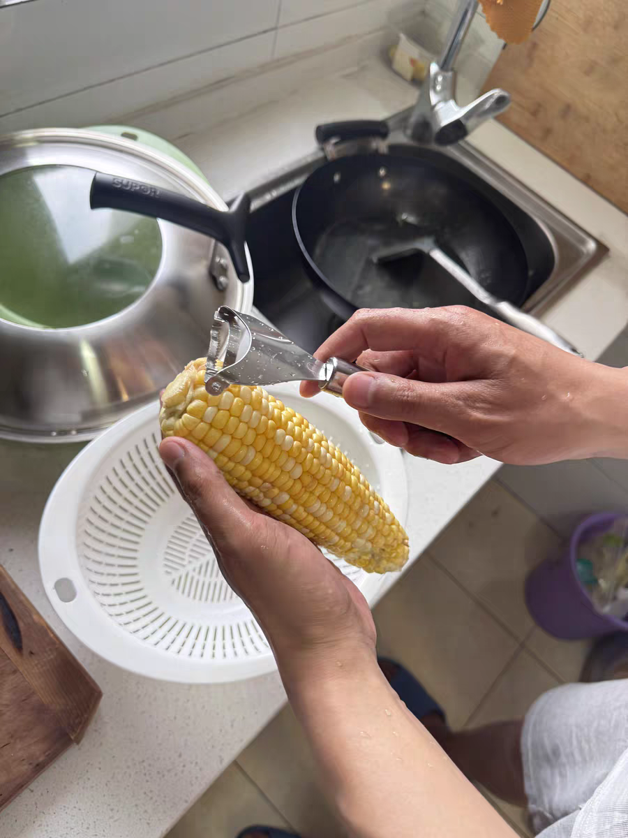 Stainless Steel Corn Stripper 🌽 Easy Kernel Remover Kitchen Tool