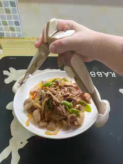 Whale 2-in-1 Anti-Scald Bowl Clip 🐳 Heat-Resistant Plate & Pot Gripper