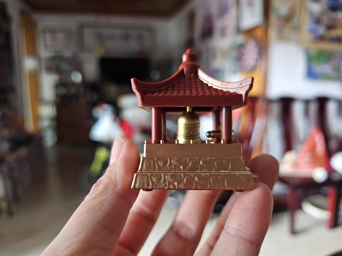 Mini Gong Toy ⛩️ Stress Relief Keychain Bell Creative Desk Decoration