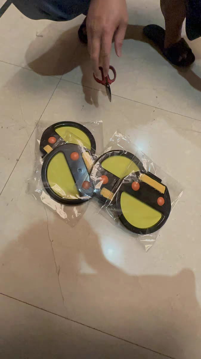 Kids Catch Ball Game Set 🎾 Elastic Hand Paddle Throw & Catch Toy