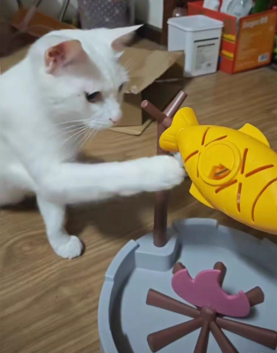 Cat Interactive Treat Toy 🐾 Rolling Feeder Puzzle Pet Self-Play Fun