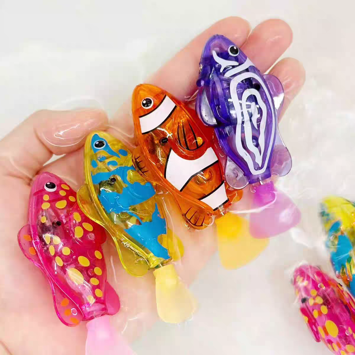 Electric Swimming Fish Toy 🐟 Light-Up Baby Bath Toy Water Play Fun