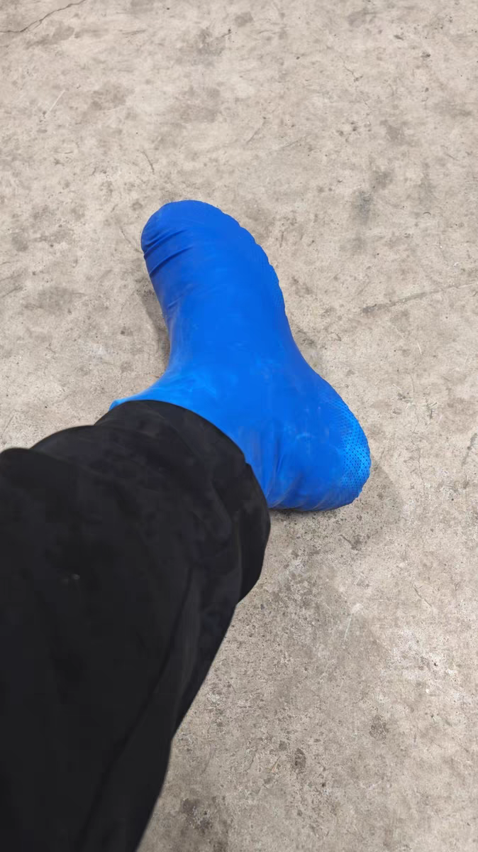 Reusable Waterproof Shoe Covers 🌧️ Non-Slip Silicone Overshoes for Rain