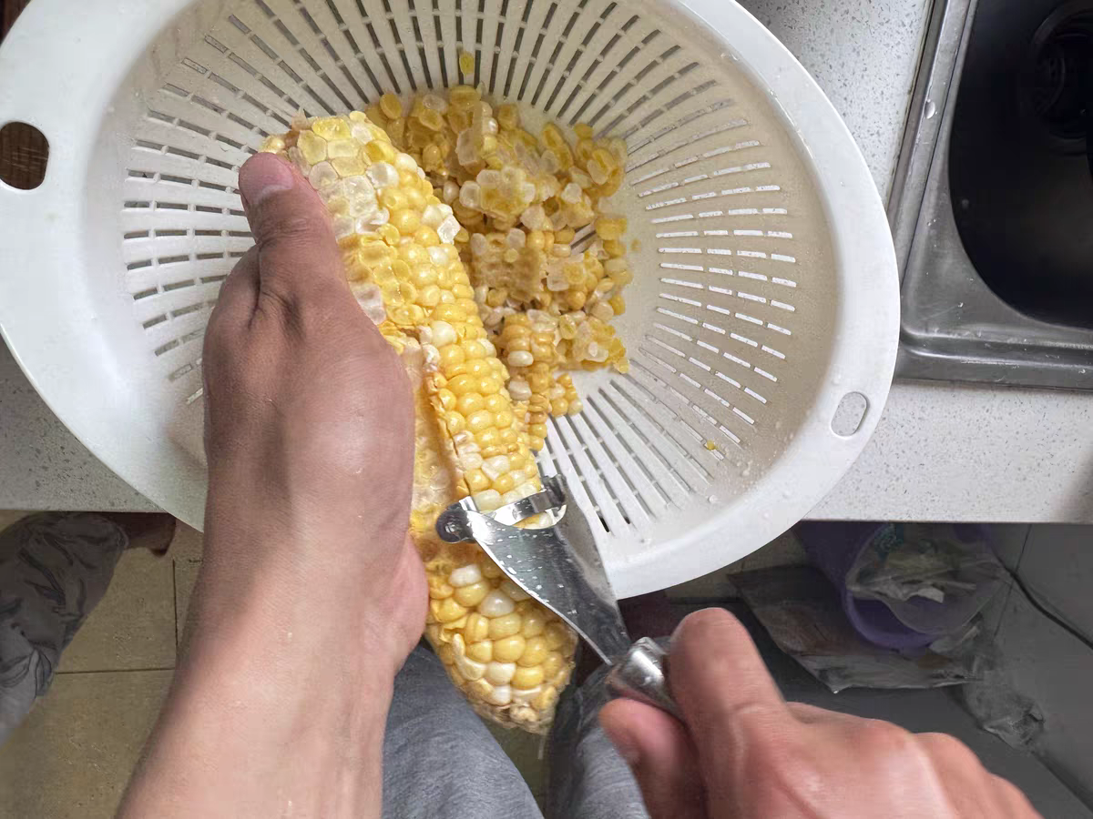 Stainless Steel Corn Stripper 🌽 Easy Kernel Remover Kitchen Tool